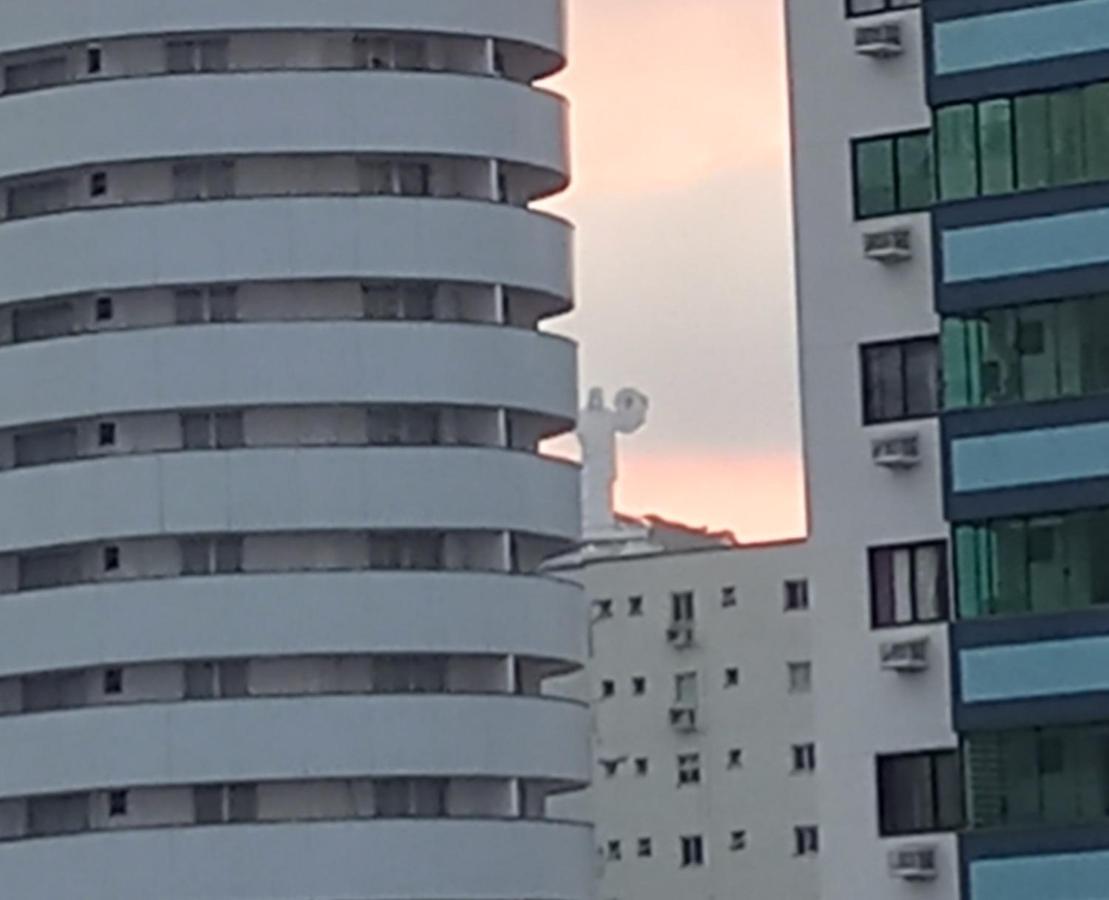 Pé na areia, quadra mar. Perto de tudo em Balneário Camboriú! Exterior foto